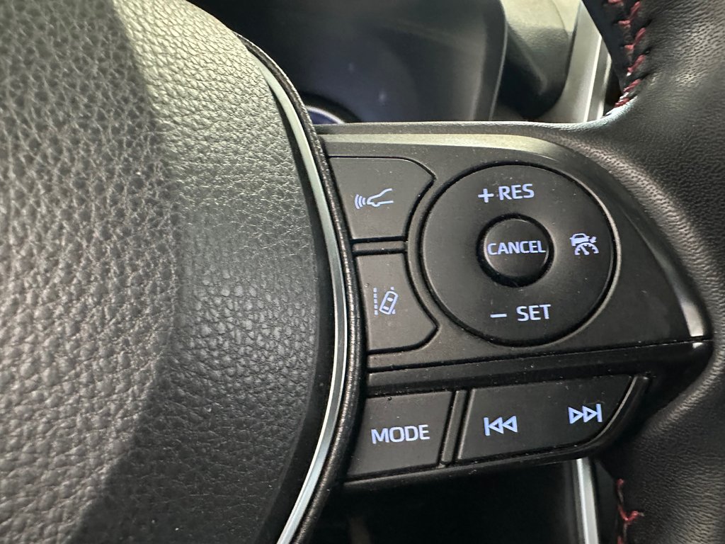 2021 Toyota RAV4 Prime XSE in Cowansville, Quebec - 17 - w1024h768px