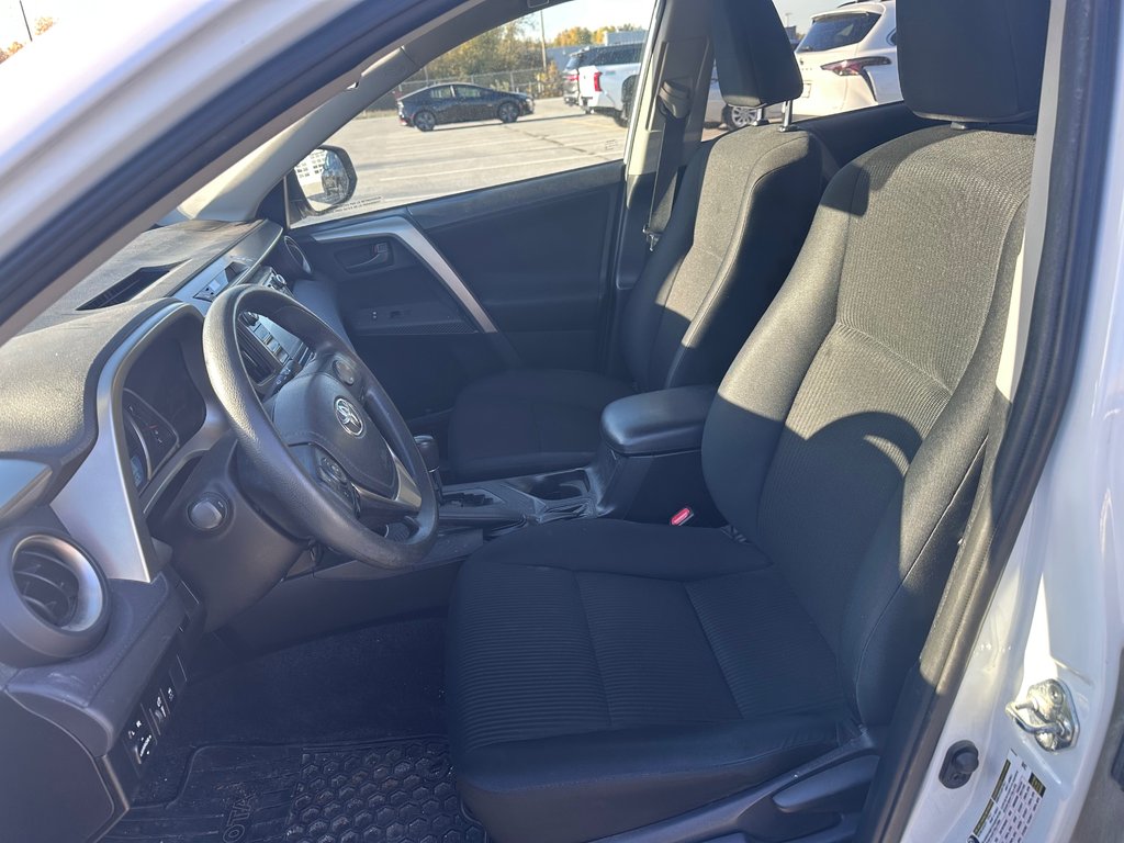 Toyota RAV4 LE 2015 à Cowansville, Québec - 7 - w1024h768px