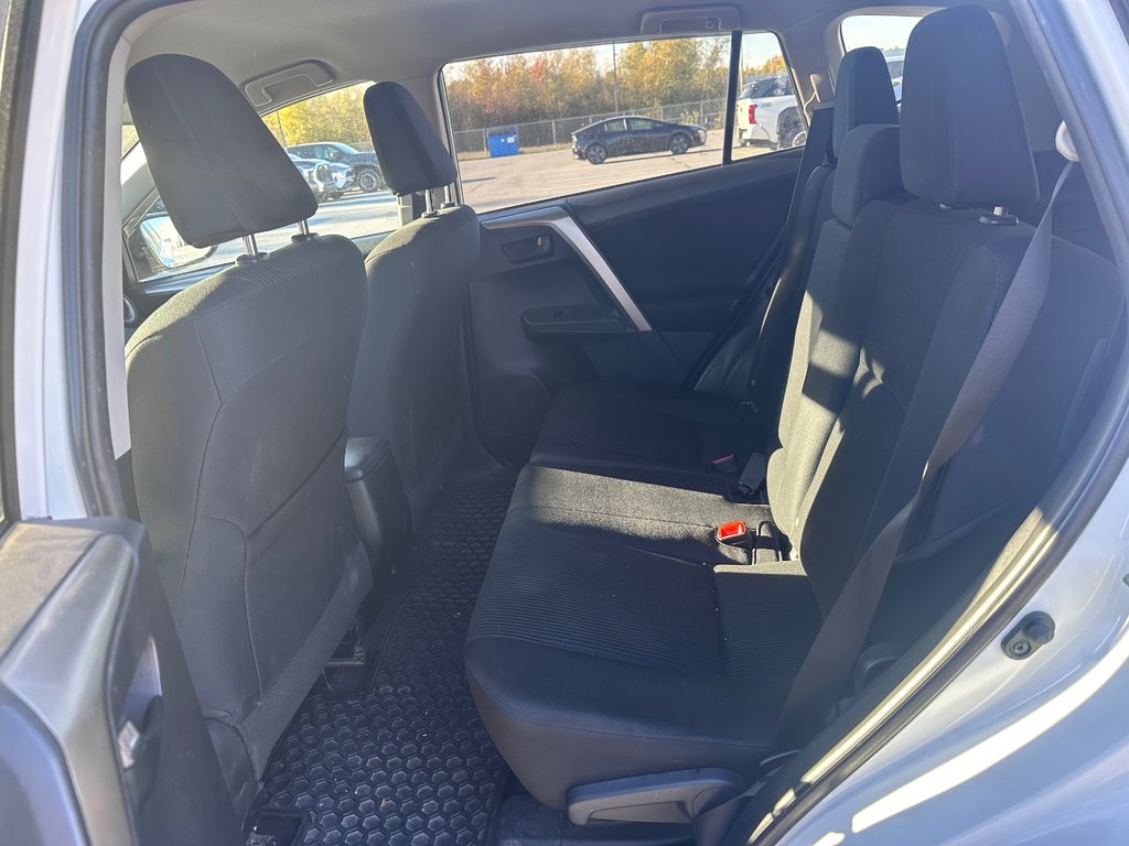 Toyota RAV4 LE 2015 à Cowansville, Québec - 6 - w1024h768px