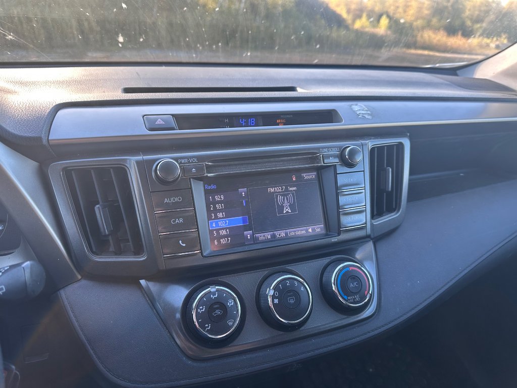 Toyota RAV4 LE 2015 à Cowansville, Québec - 8 - w1024h768px