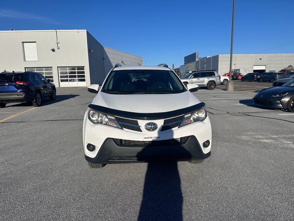 Toyota RAV4 LE 2015 à Cowansville, Québec - 5 - w1024h768px