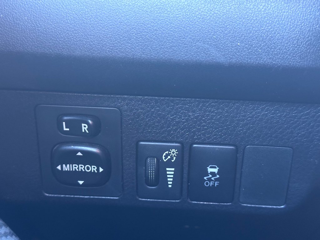 Toyota RAV4 LE 2015 à Cowansville, Québec - 13 - w1024h768px