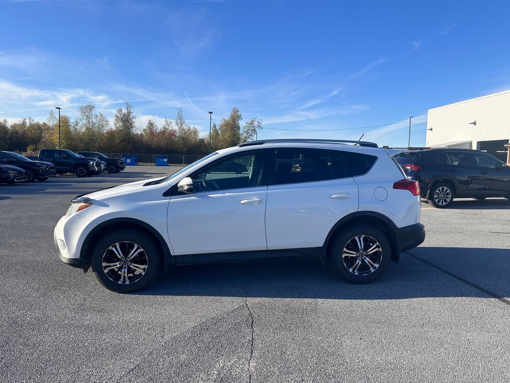 Toyota RAV4 LE 2015 à Cowansville, Québec - 2 - w1024h768px