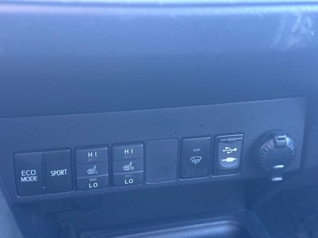 Toyota RAV4 LE 2015 à Cowansville, Québec - 12 - w1024h768px