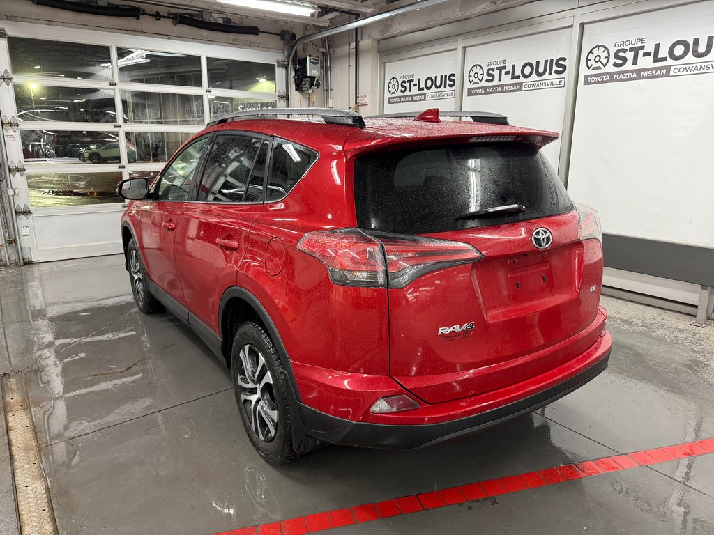 Toyota RAV4 LE FWD 2017 à Cowansville, Québec - 4 - w1024h768px