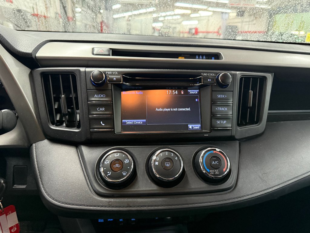 Toyota RAV4 LE FWD 2017 à Cowansville, Québec - 17 - w1024h768px