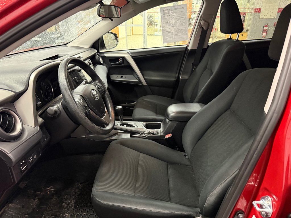 Toyota RAV4 LE FWD 2017 à Cowansville, Québec - 14 - w1024h768px