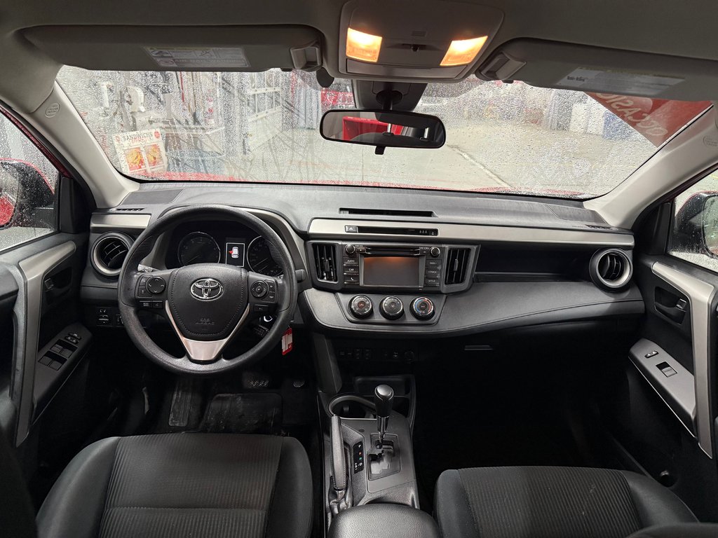 Toyota RAV4 LE FWD 2017 à Cowansville, Québec - 13 - w1024h768px