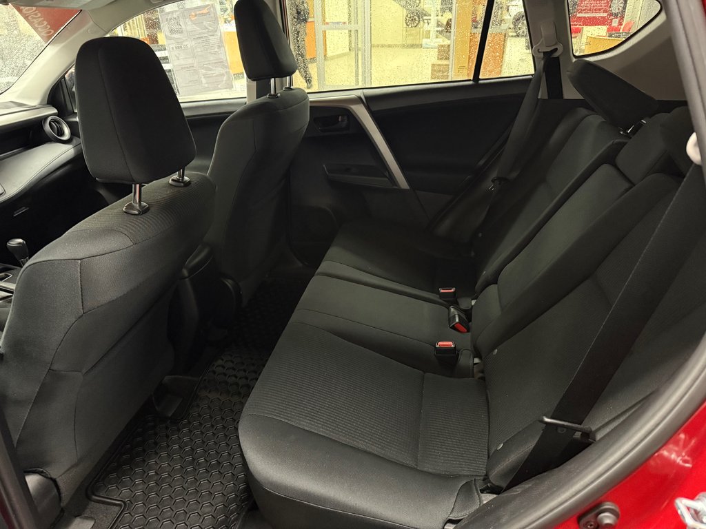 Toyota RAV4 LE FWD 2017 à Cowansville, Québec - 12 - w1024h768px