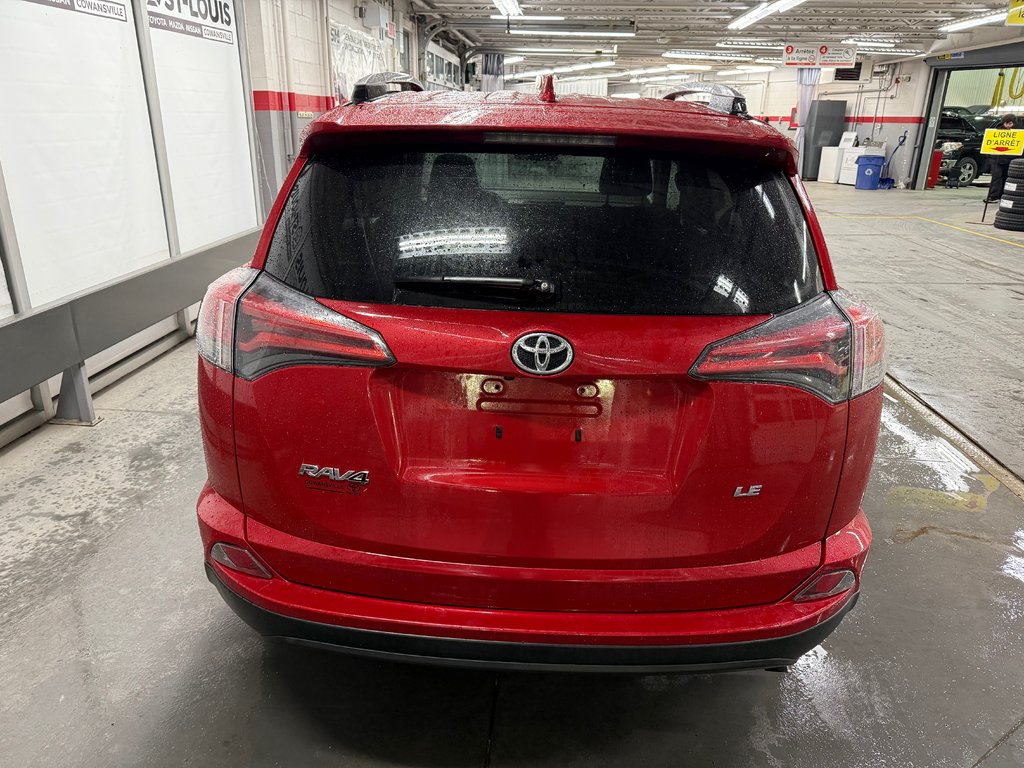 Toyota RAV4 LE FWD 2017 à Cowansville, Québec - 5 - w1024h768px