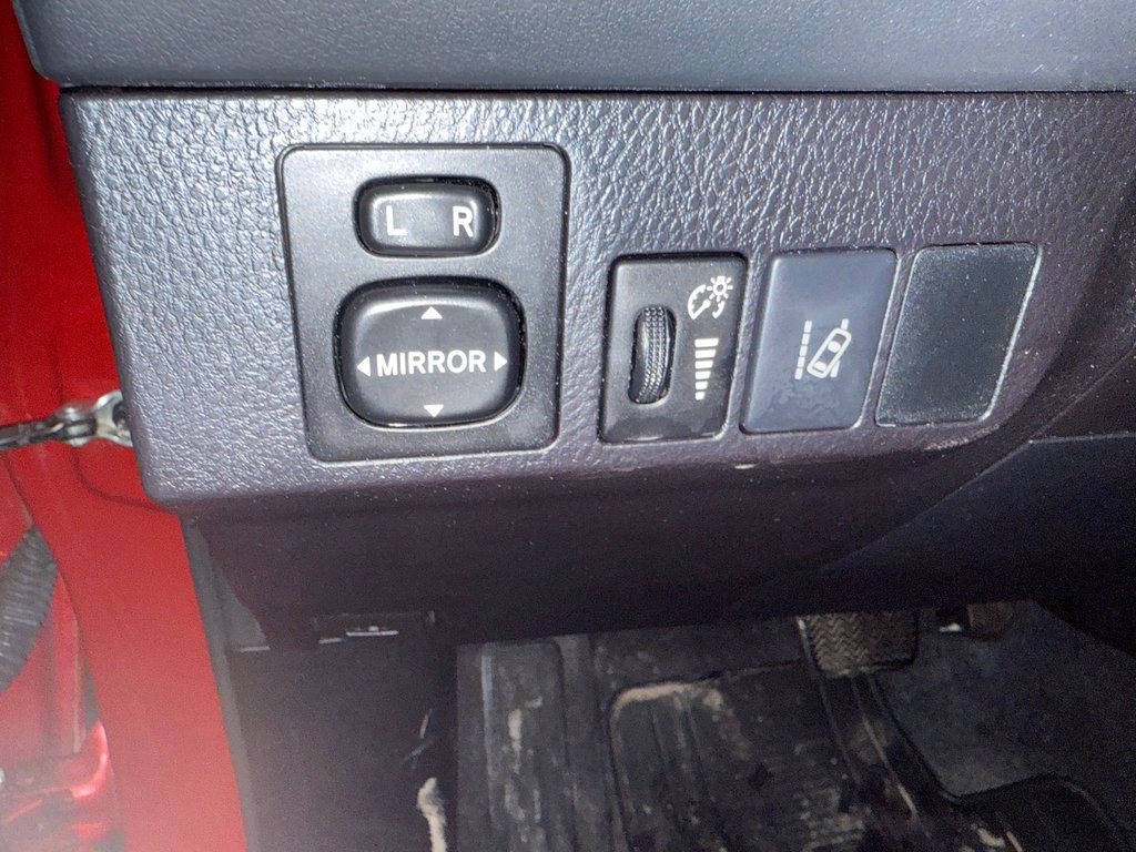 Toyota RAV4 LE FWD 2017 à Cowansville, Québec - 16 - w1024h768px
