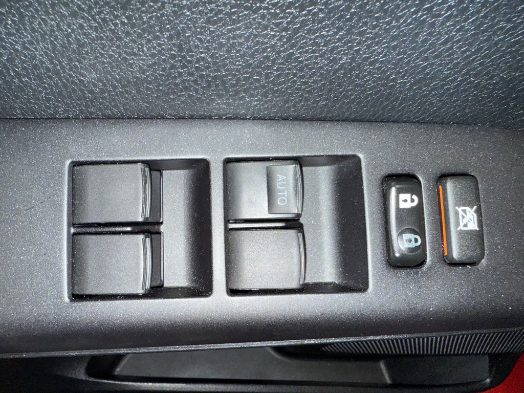 Toyota RAV4 LE FWD 2017 à Cowansville, Québec - 15 - w1024h768px