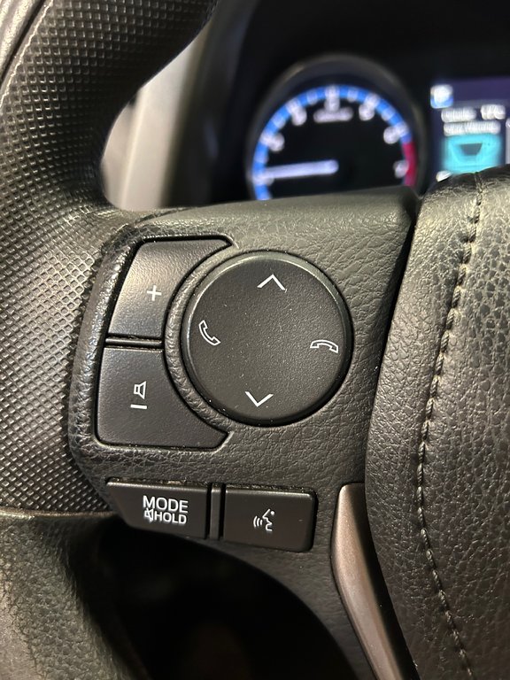 2018  RAV4 LE  A/C - SIEGES CHAUFFANTS - CAMERA - BLUETOOTH in Cowansville, Quebec - 23 - w1024h768px