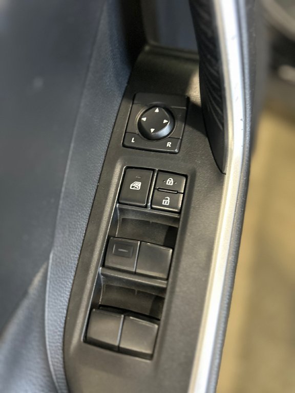 RAV4 LE AWD Sièges chauffants Bluetooth Caméra de recul 2019 à Cowansville, Québec - 13 - w1024h768px