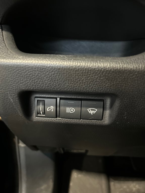 2019  RAV4 LE AWD Sièges chauffants Bluetooth Caméra de recul in Cowansville, Quebec - 14 - w1024h768px