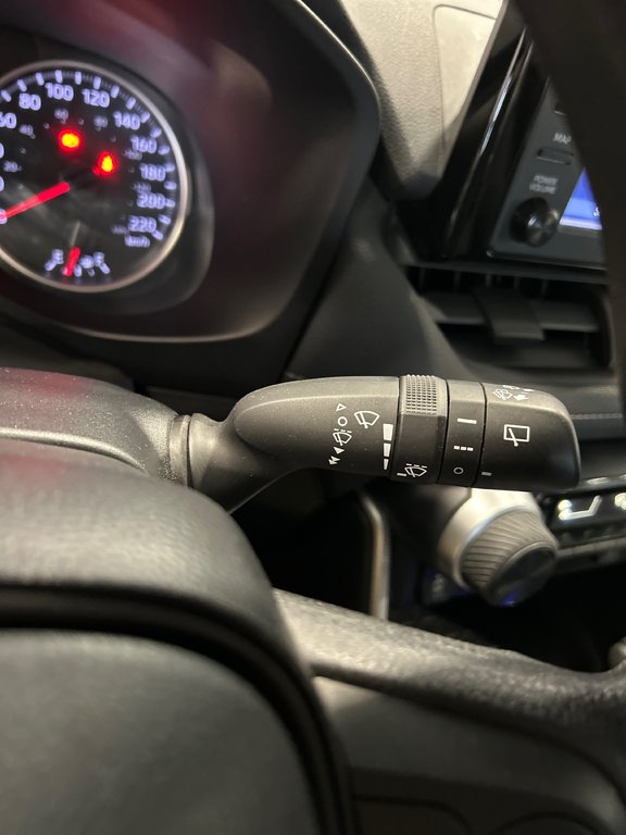 2019  RAV4 LE AWD Sièges chauffants Bluetooth Caméra de recul in Cowansville, Quebec - 24 - w1024h768px