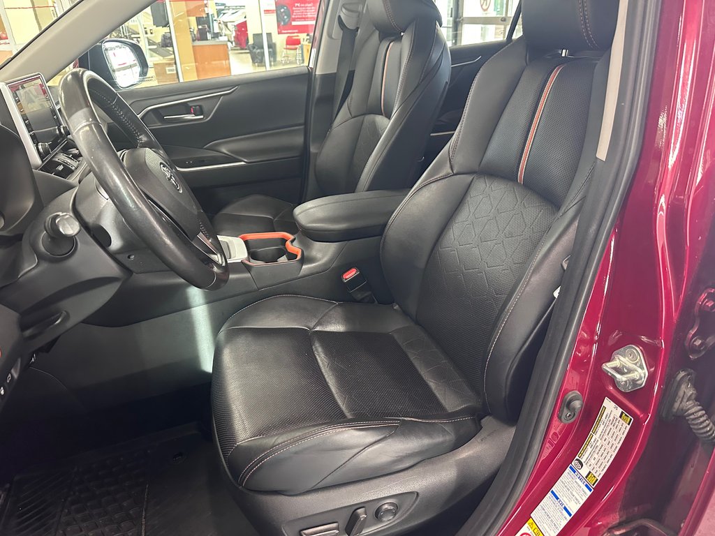 2019 Toyota RAV4 Trail AWD in Cowansville, Quebec - 17 - w1024h768px