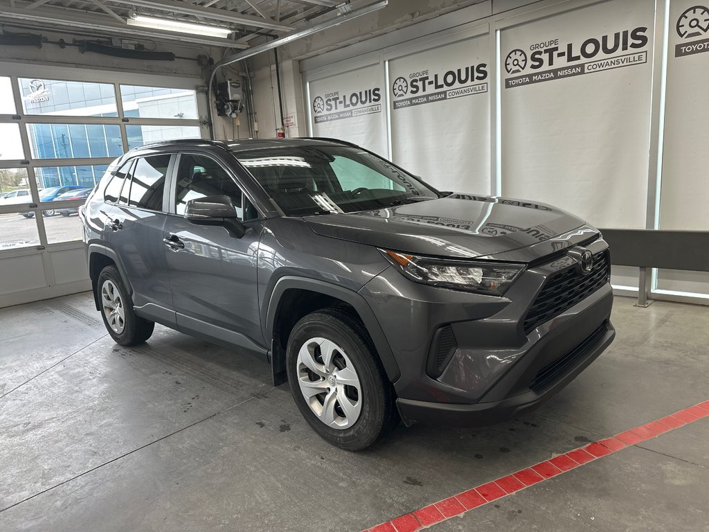 2020  RAV4 LE AWD in Cowansville, Quebec - 7 - w1024h768px