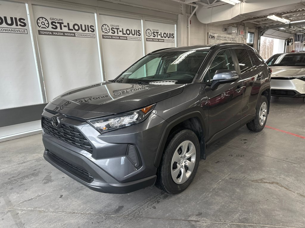 2020  RAV4 LE AWD in Cowansville, Quebec - 1 - w1024h768px