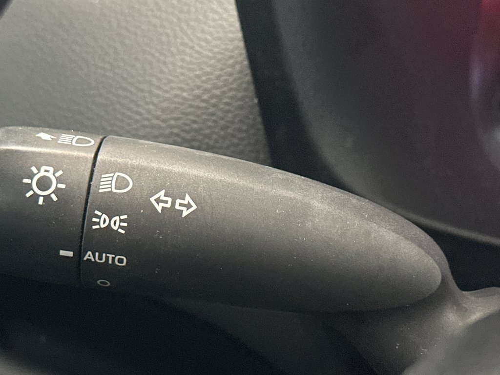 2020  RAV4 LE AWD in Cowansville, Quebec - 24 - w1024h768px