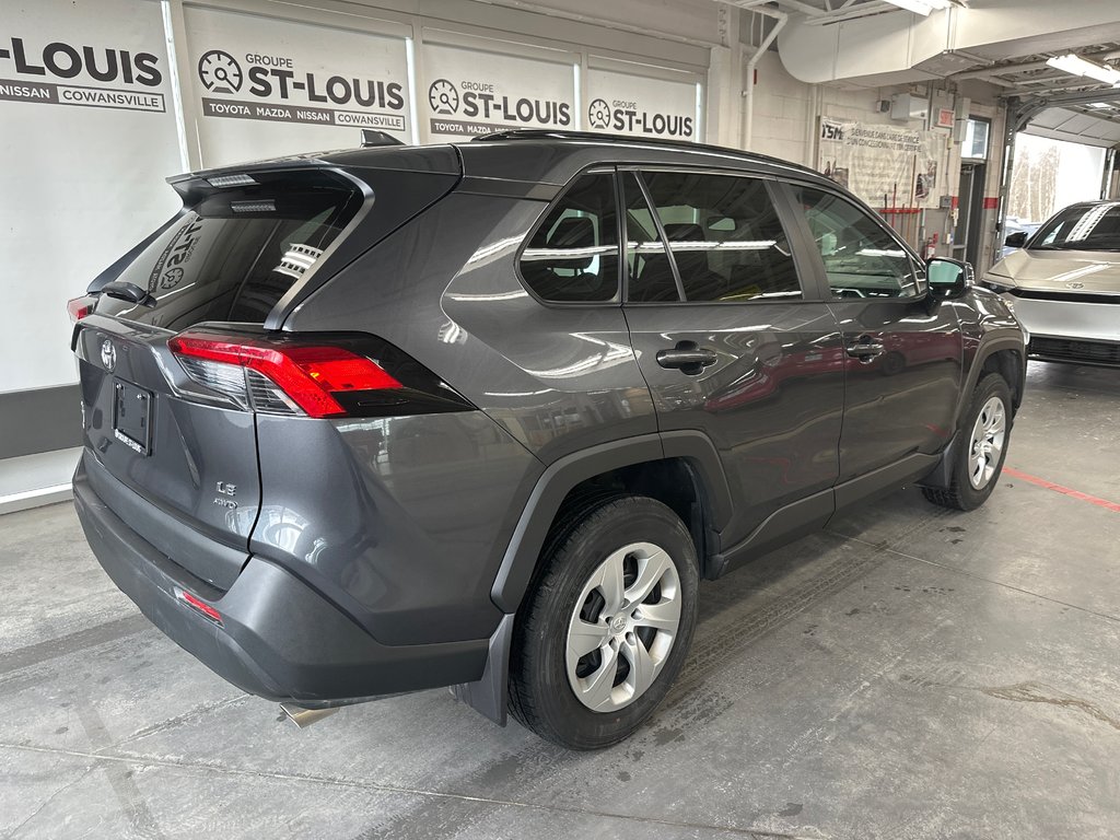 2020  RAV4 LE AWD in Cowansville, Quebec - 5 - w1024h768px