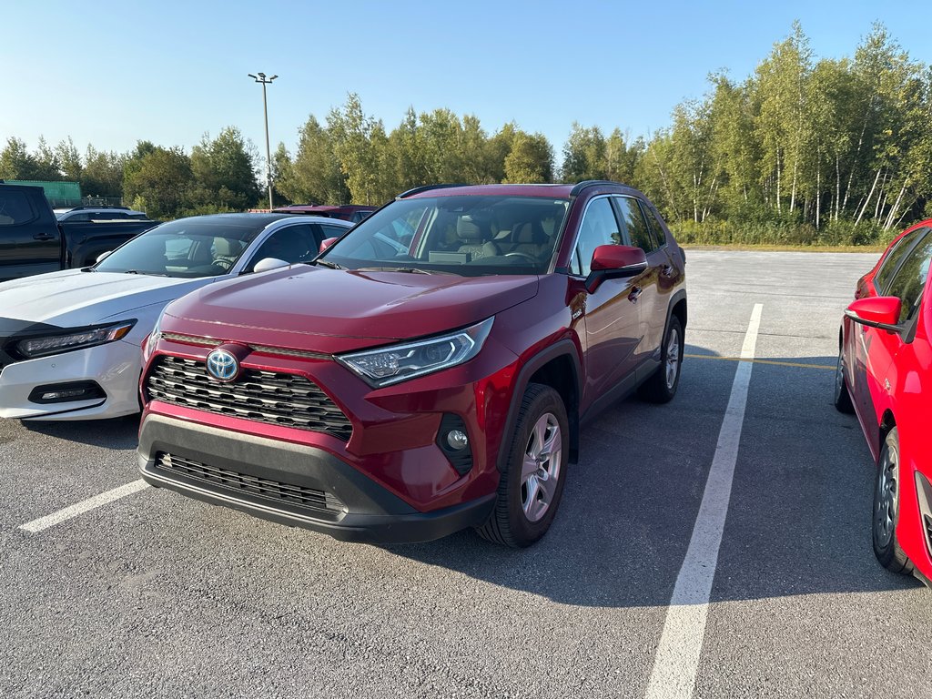 2020  RAV4 Hybrid XLE AWD TOIT OUVRANT VOLANT CHAUFFANT in Cowansville, Quebec - 1 - w1024h768px