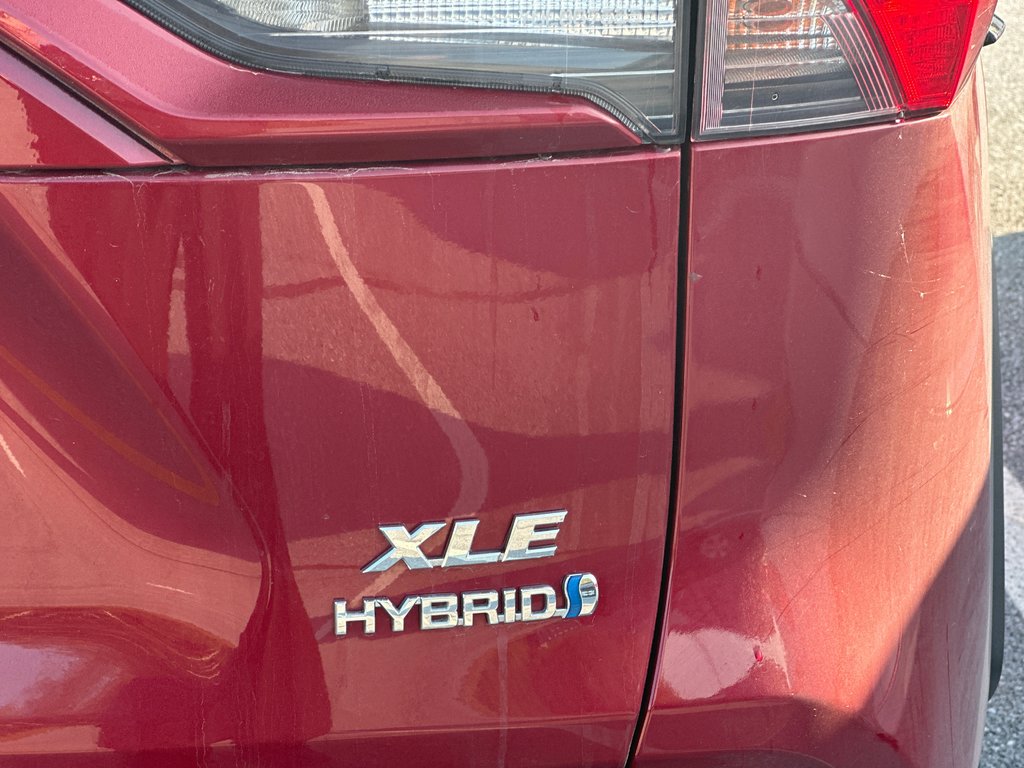 2020  RAV4 Hybrid XLE AWD TOIT OUVRANT VOLANT CHAUFFANT in Cowansville, Quebec - 4 - w1024h768px