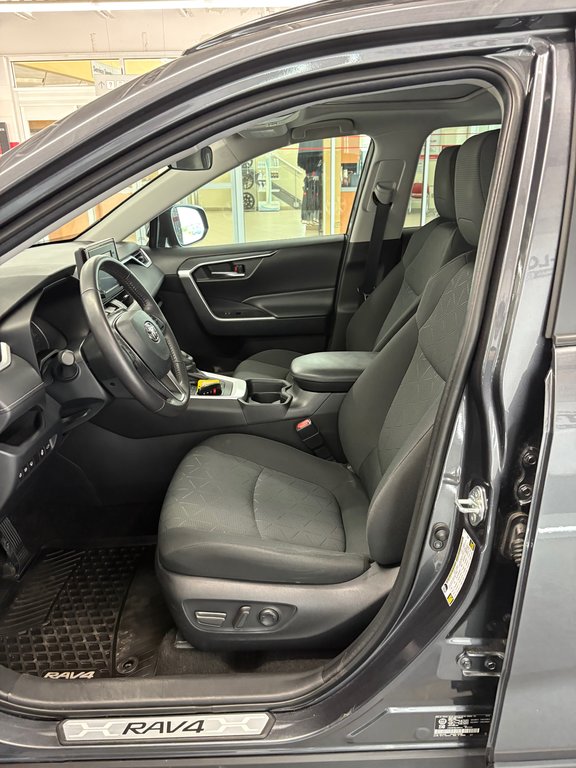 Toyota RAV4 XLE / FWD 2020 à Cowansville, Québec - 16 - w1024h768px