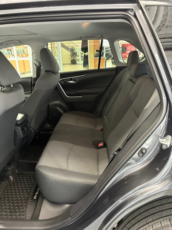 Toyota RAV4 XLE / FWD 2020 à Cowansville, Québec - 12 - w1024h768px
