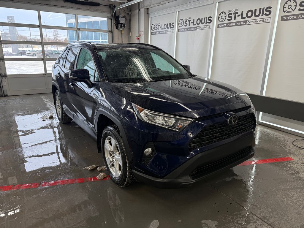 2020 Toyota RAV4 XLE AWD in Cowansville, Quebec - 5 - w1024h768px