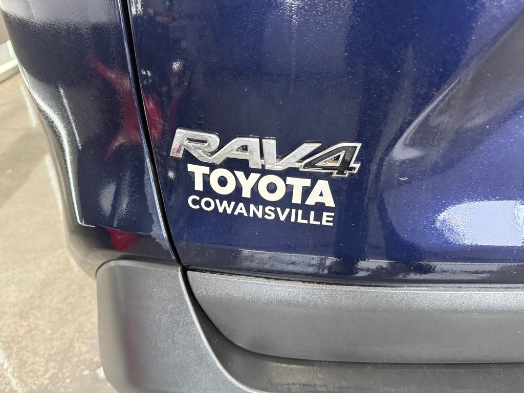 2020 Toyota RAV4 XLE AWD in Cowansville, Quebec - 9 - w1024h768px