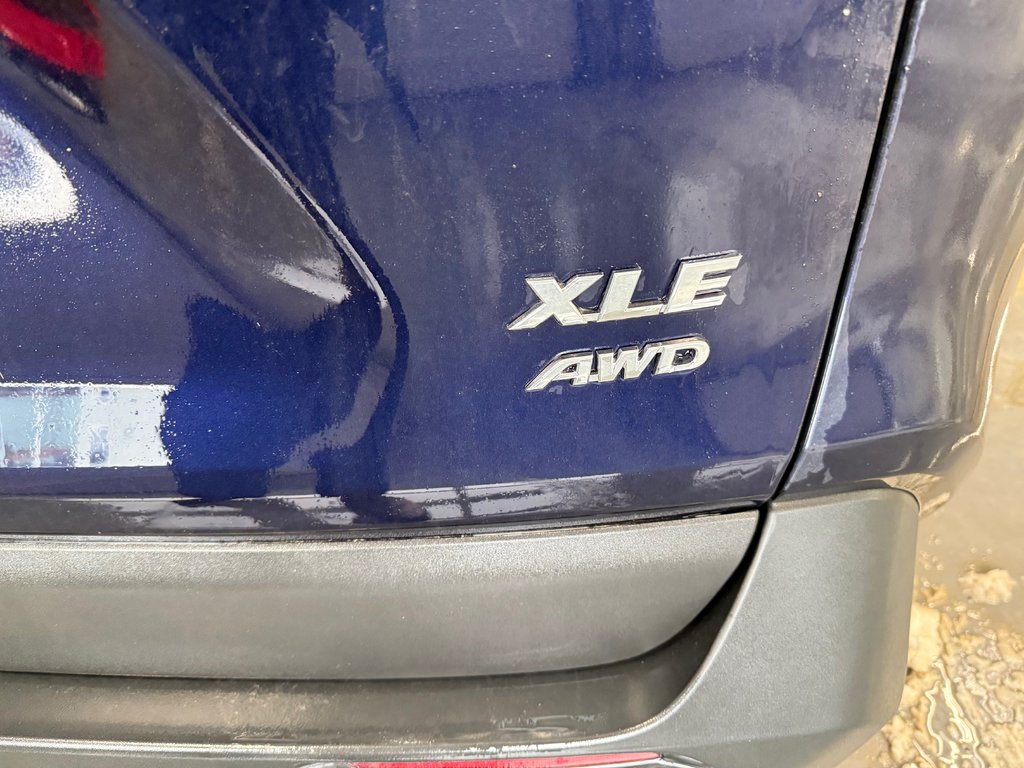2020 Toyota RAV4 XLE AWD in Cowansville, Quebec - 10 - w1024h768px