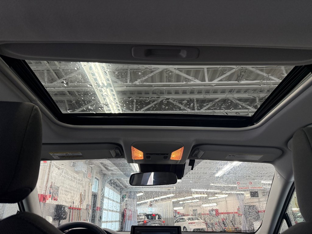 2020 Toyota RAV4 XLE AWD in Cowansville, Quebec - 15 - w1024h768px