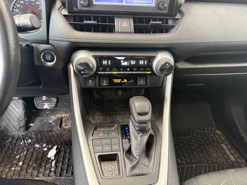 2020 Toyota RAV4 XLE AWD in Cowansville, Quebec - 19 - w1024h768px