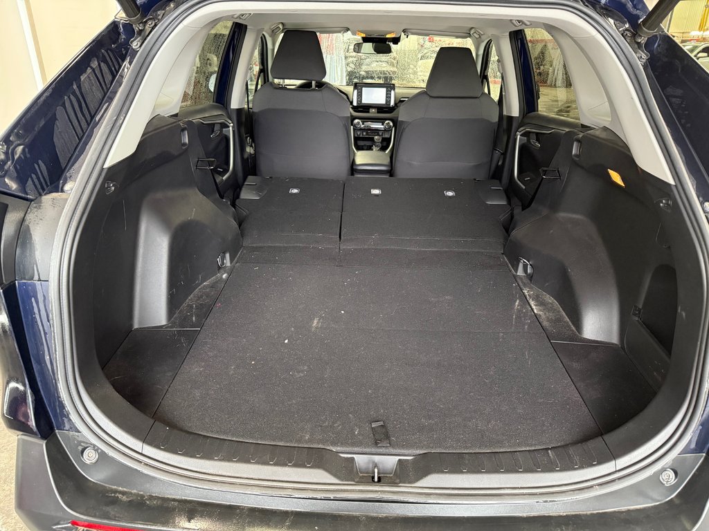 2020 Toyota RAV4 XLE AWD in Cowansville, Quebec - 11 - w1024h768px