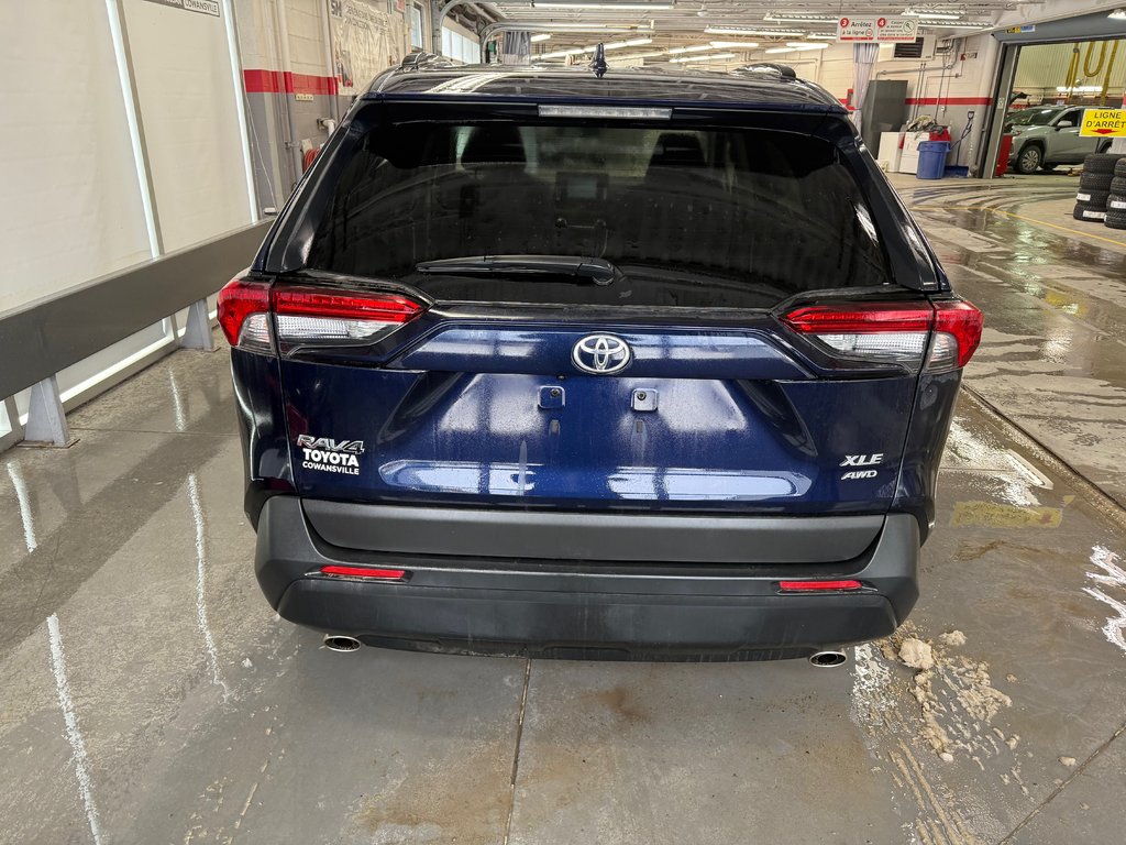 2020 Toyota RAV4 XLE AWD in Cowansville, Quebec - 8 - w1024h768px