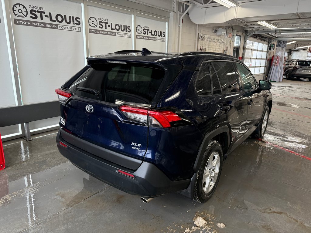 2020 Toyota RAV4 XLE AWD in Cowansville, Quebec - 7 - w1024h768px