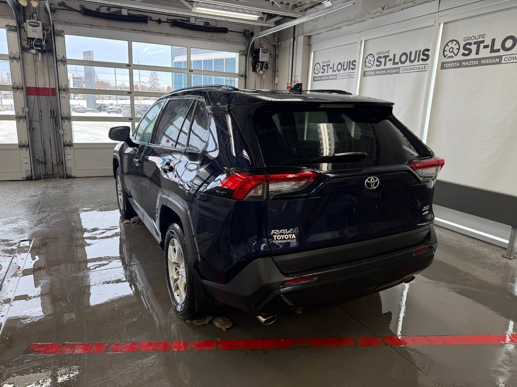 2020 Toyota RAV4 XLE AWD in Cowansville, Quebec - 4 - w1024h768px