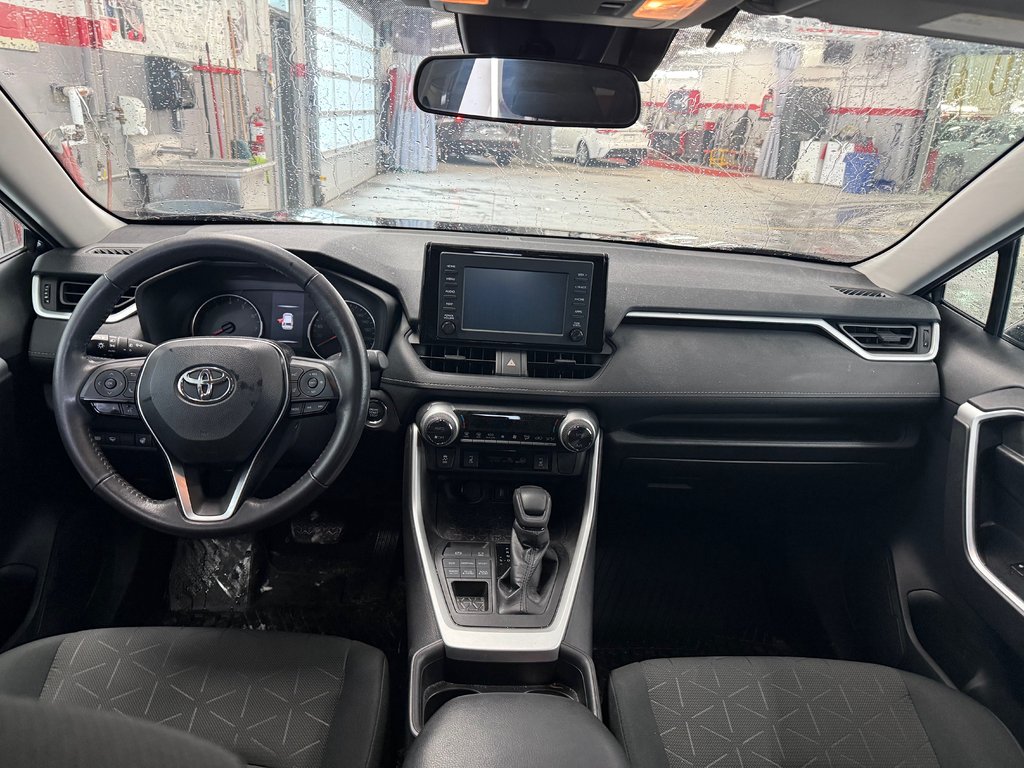 2020 Toyota RAV4 XLE AWD in Cowansville, Quebec - 14 - w1024h768px
