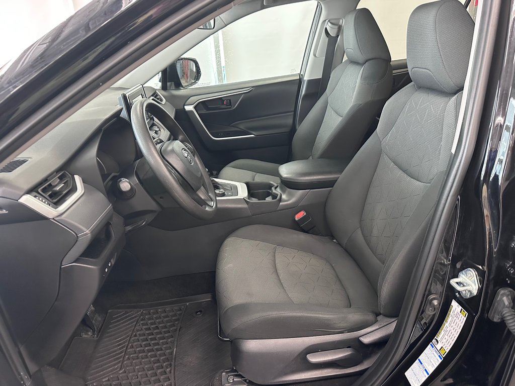 Toyota RAV4 Hybrid Hybrid LE AWD / 1 Propriétaire 2021 à Cowansville, Québec - 15 - w1024h768px