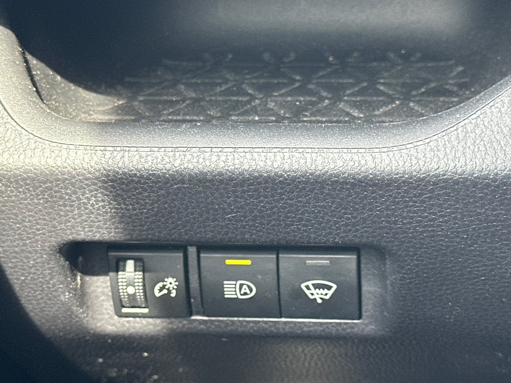 2021 Toyota RAV4 LE AWD Garantie Platine 60 Mois / 100 000 Km in Cowansville, Quebec - 16 - w1024h768px