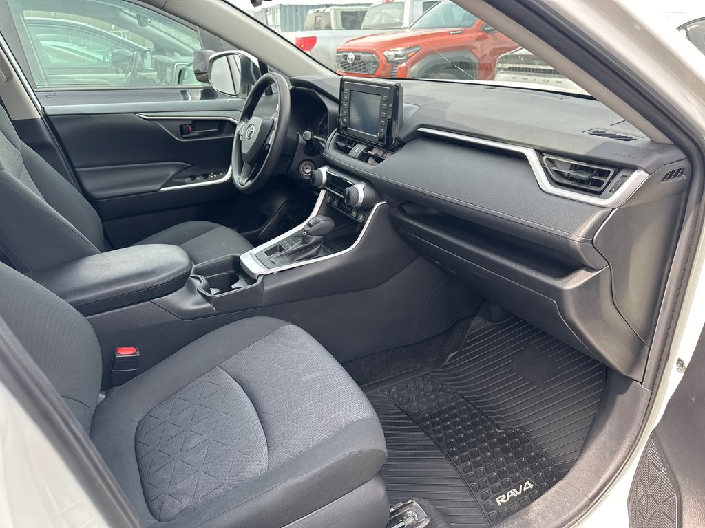 2021 Toyota RAV4 LE AWD Garantie Platine 60 Mois / 100 000 Km in Cowansville, Quebec - 8 - w1024h768px