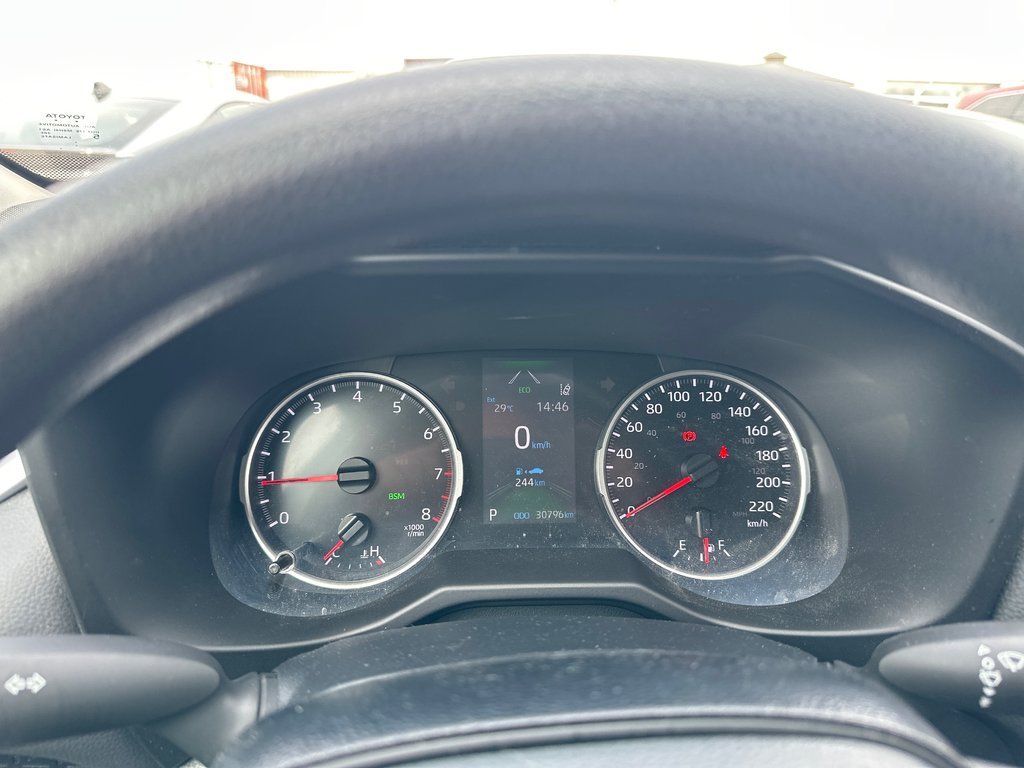 2021 Toyota RAV4 LE AWD Garantie Platine 60 Mois / 100 000 Km in Cowansville, Quebec - 21 - w1024h768px