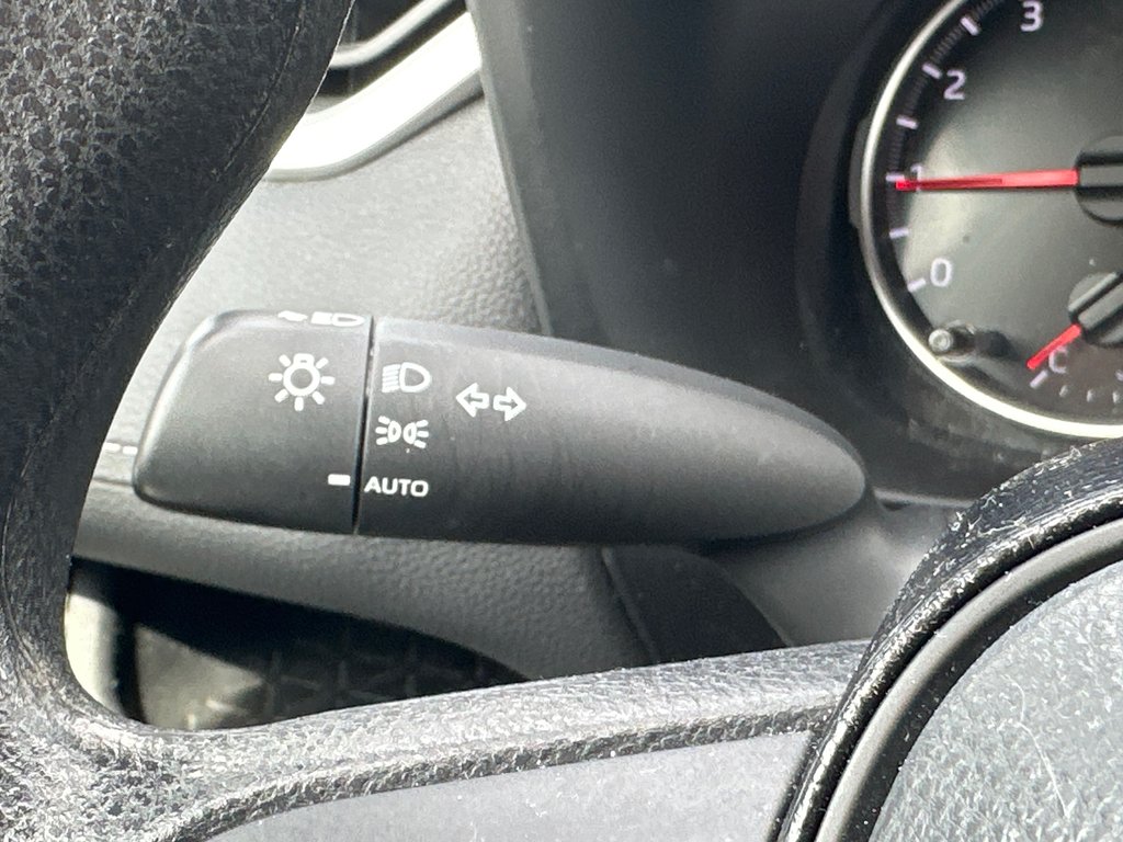 2021 Toyota RAV4 LE AWD Garantie Platine 60 Mois / 100 000 Km in Cowansville, Quebec - 19 - w1024h768px