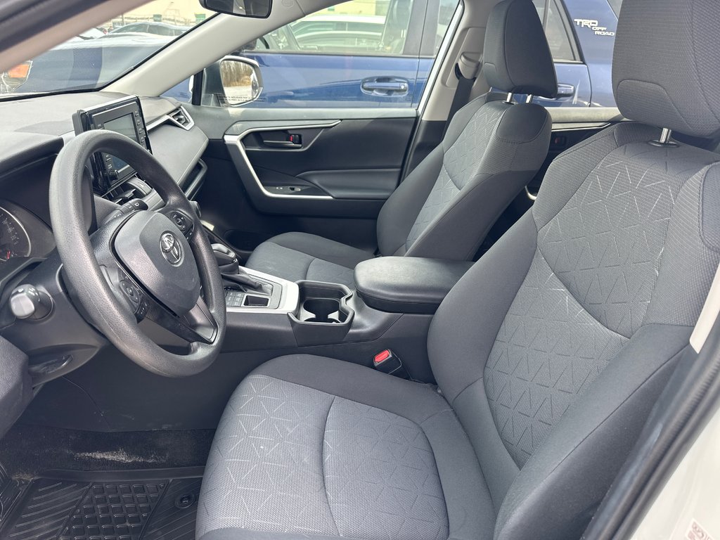 2021 Toyota RAV4 LE AWD Garantie Platine 60 Mois / 100 000 Km in Cowansville, Quebec - 11 - w1024h768px