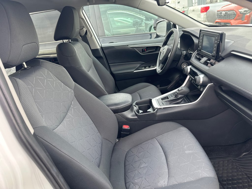 2021 Toyota RAV4 LE AWD Garantie Platine 60 Mois / 100 000 Km in Cowansville, Quebec - 9 - w1024h768px