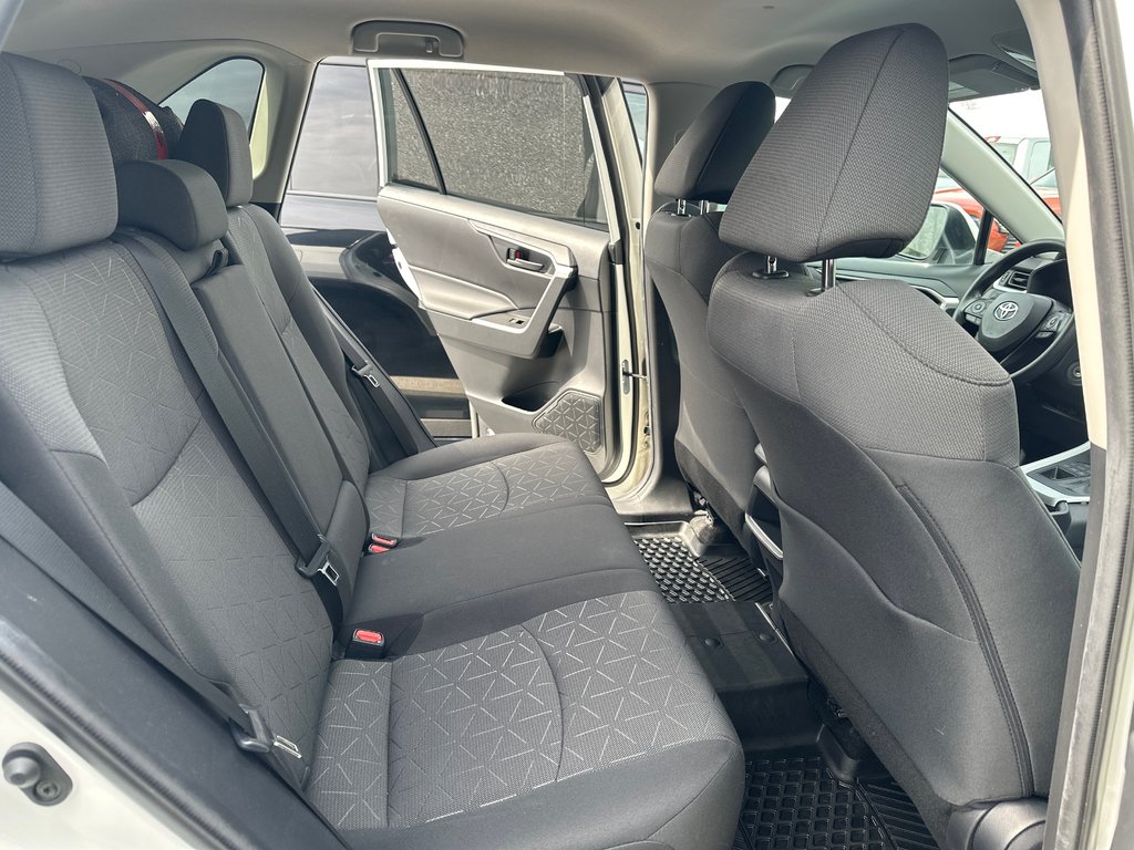 2021 Toyota RAV4 LE AWD Garantie Platine 60 Mois / 100 000 Km in Cowansville, Quebec - 7 - w1024h768px