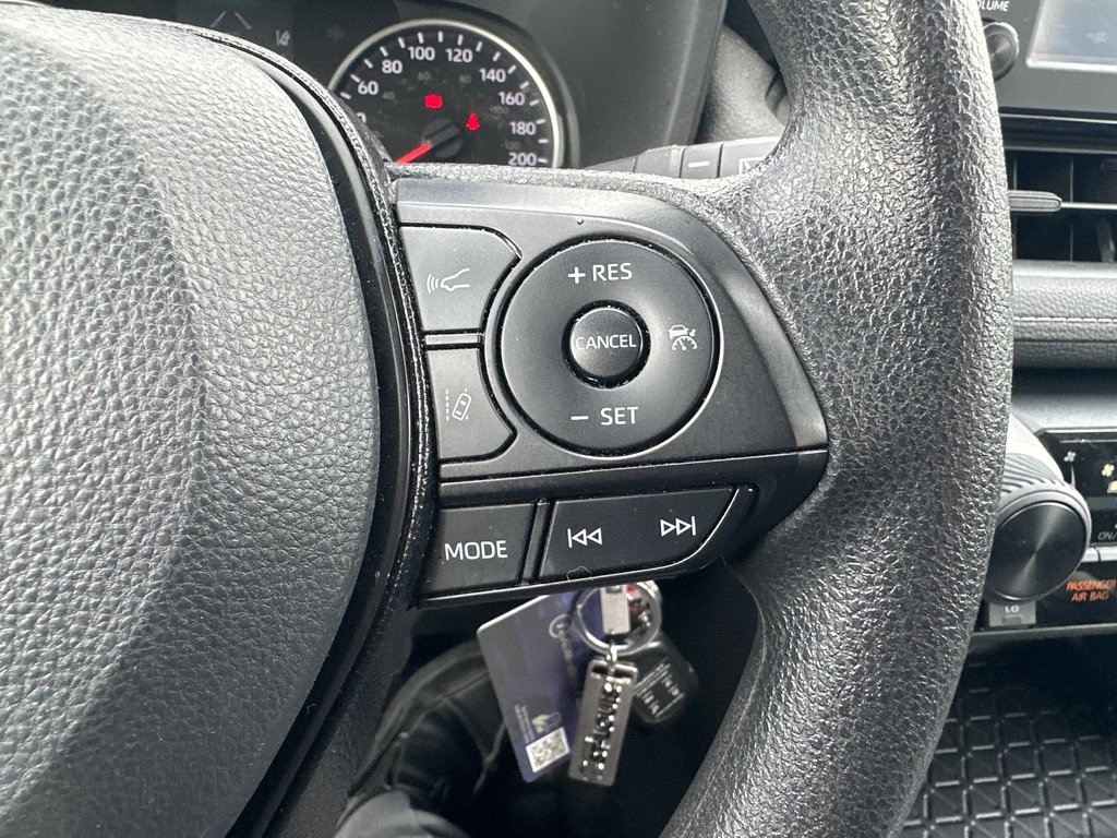 2021 Toyota RAV4 LE AWD Garantie Platine 60 Mois / 100 000 Km in Cowansville, Quebec - 18 - w1024h768px