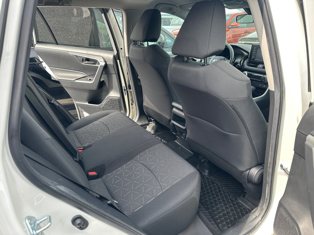 2021 Toyota RAV4 LE AWD Garantie Platine 60 Mois / 100 000 Km in Cowansville, Quebec - 6 - w1024h768px