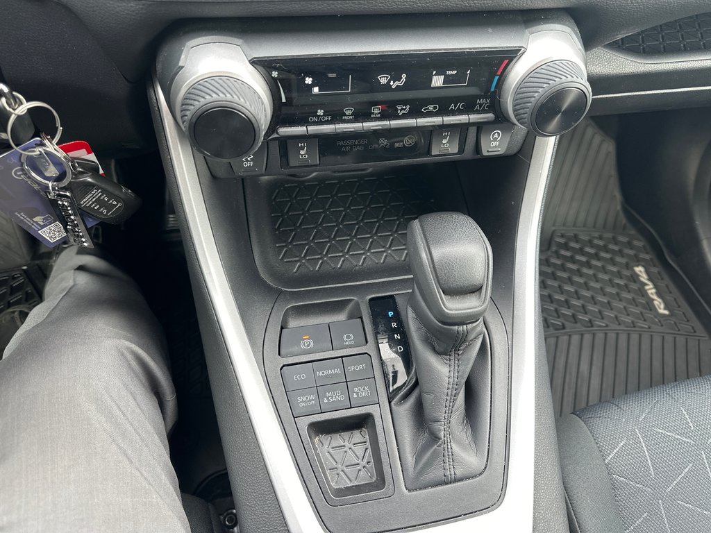 2021 Toyota RAV4 LE AWD Garantie Platine 60 Mois / 100 000 Km in Cowansville, Quebec - 12 - w1024h768px